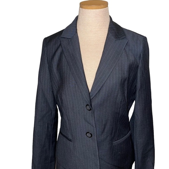 NWT Calvin Klein Pinstriped Woman Suit Size 6 - Picture 5 of 9